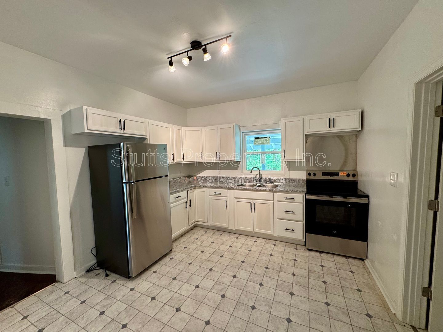 2010 Vulcan Ave, Florence, AL 35630 (2BD/1BA) property image