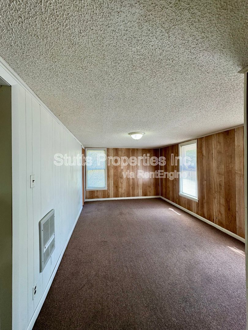 316 Chestnut St. Unit B, Florence, AL 35630 (2BD/1BA) property image