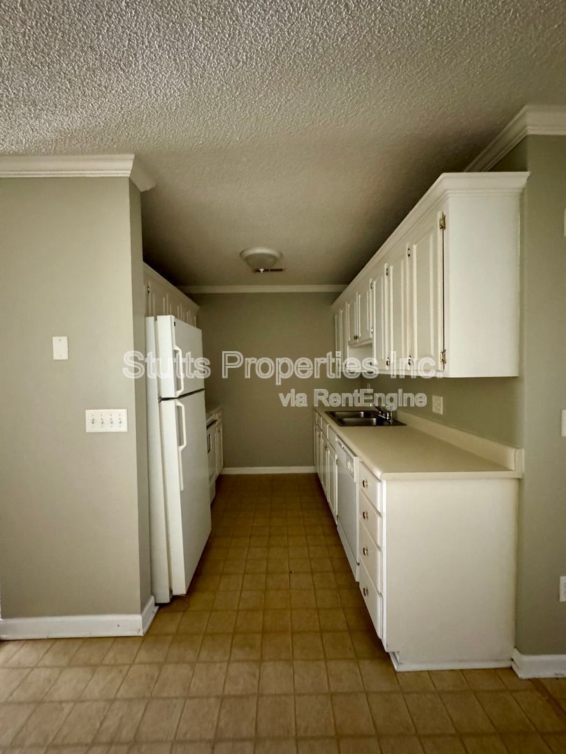 Lions West Apartments -321 W Irvine Avenue Unit G Florence AL 35630 (1BD/1BA) property image