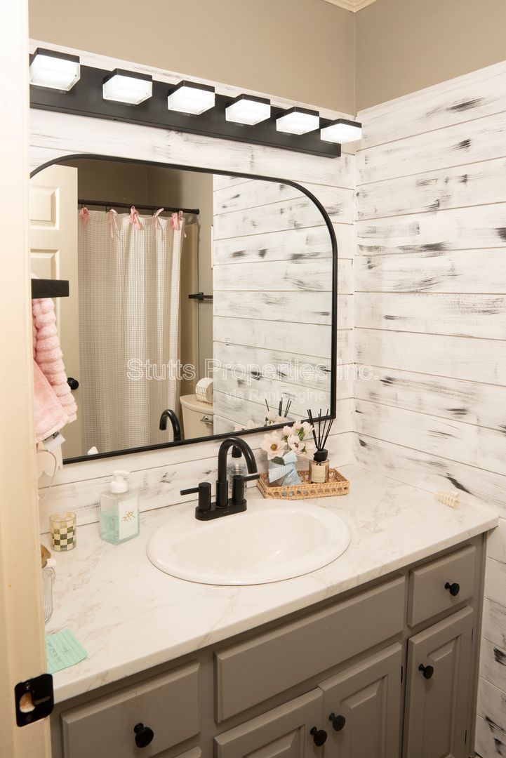 2424 Roberts Lane Unit B-13 Florence, AL 35630 (2BD/2BA) property image