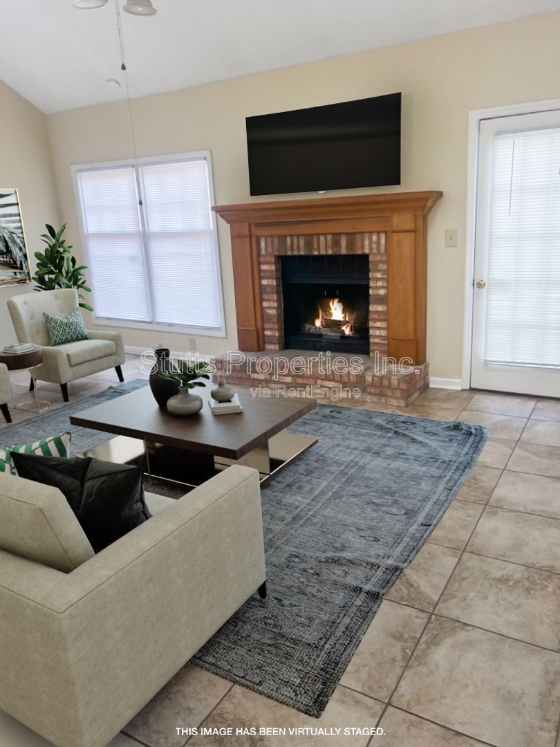 253 Woodcastle Drive Florence, AL 35630 (3BD/2BA) property image