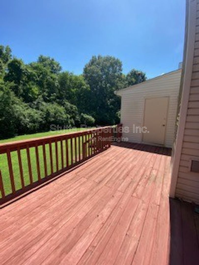 253 Woodcastle Drive Florence, AL 35630 (3BD/2BA) property image