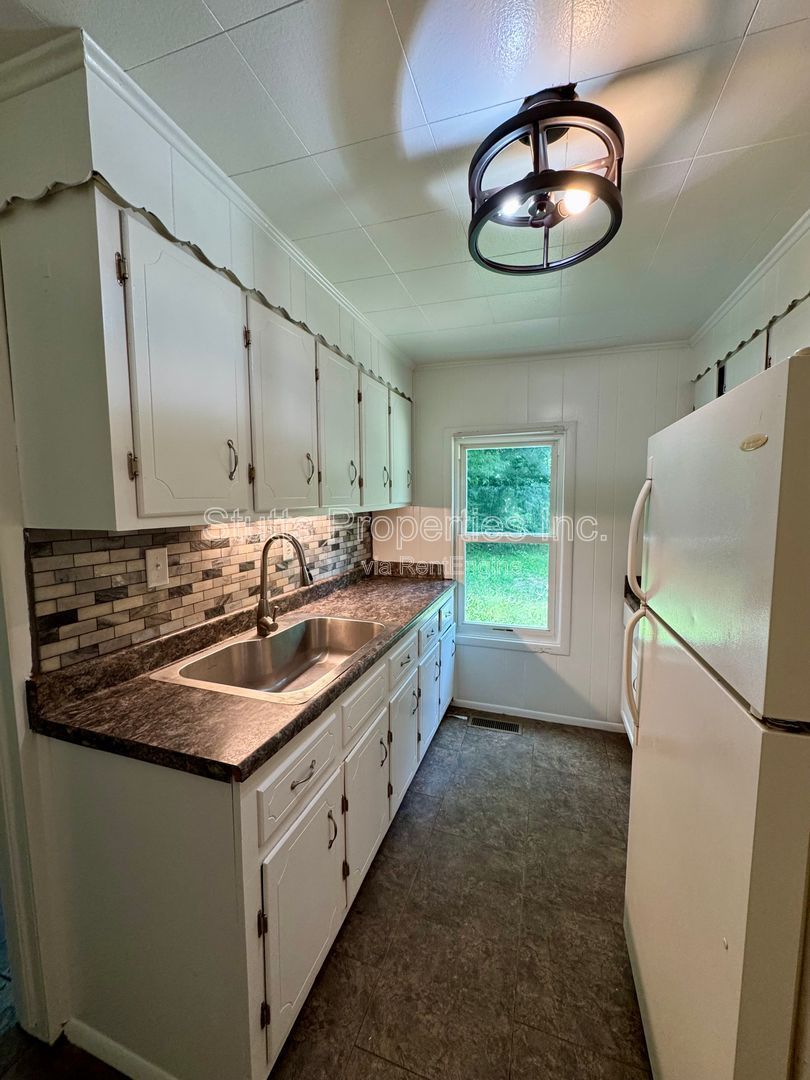 512 Trade St Florence, AL 35630 (2BD/2BA) property image