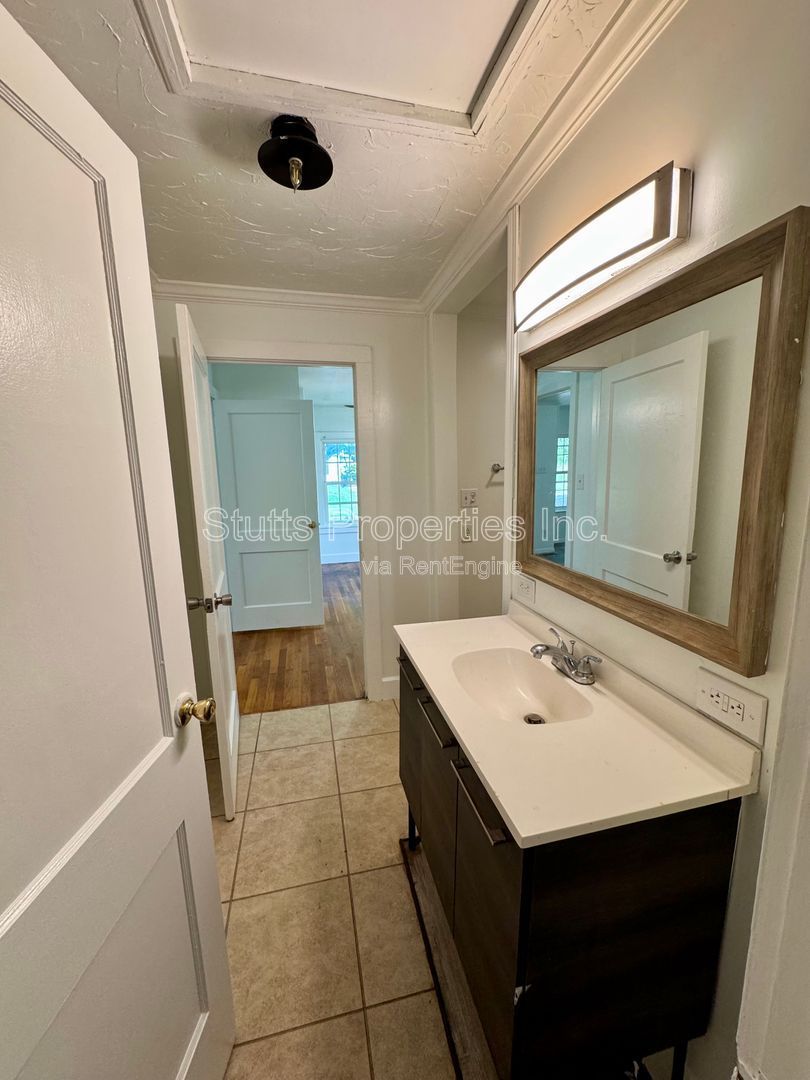 512 Trade St Florence, AL 35630 (2BD/2BA) property image