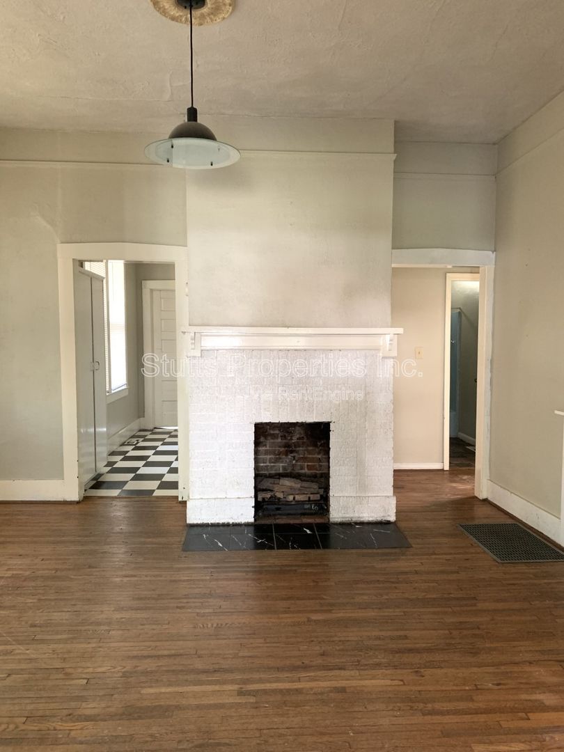 713 Meridian Street Florence AL 35630 ( 3BD/1BA) property image