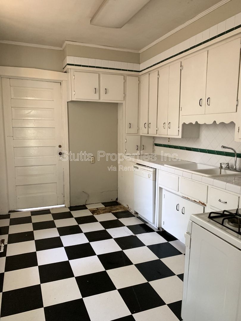 713 Meridian Street Florence AL 35630 ( 3BD/1BA) property image