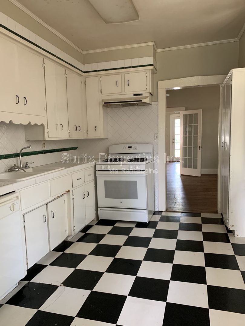 713 Meridian Street Florence AL 35630 ( 3BD/1BA) property image