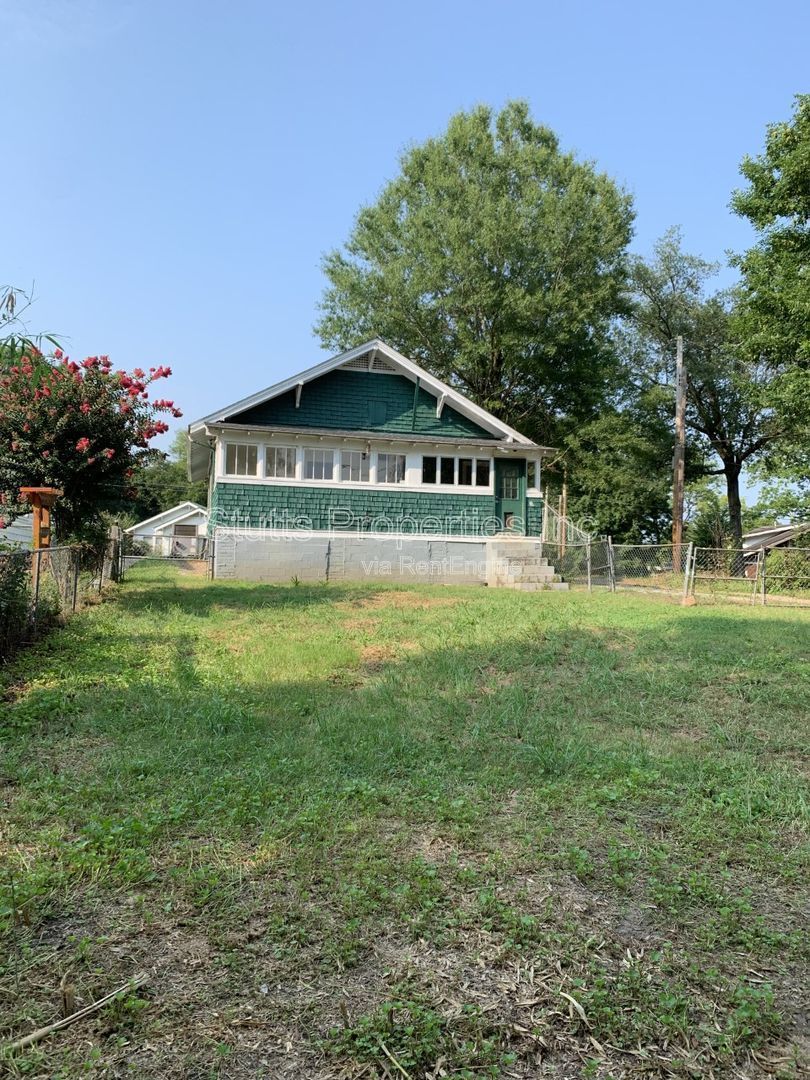 713 Meridian Street Florence AL 35630 ( 3BD/1BA) property image