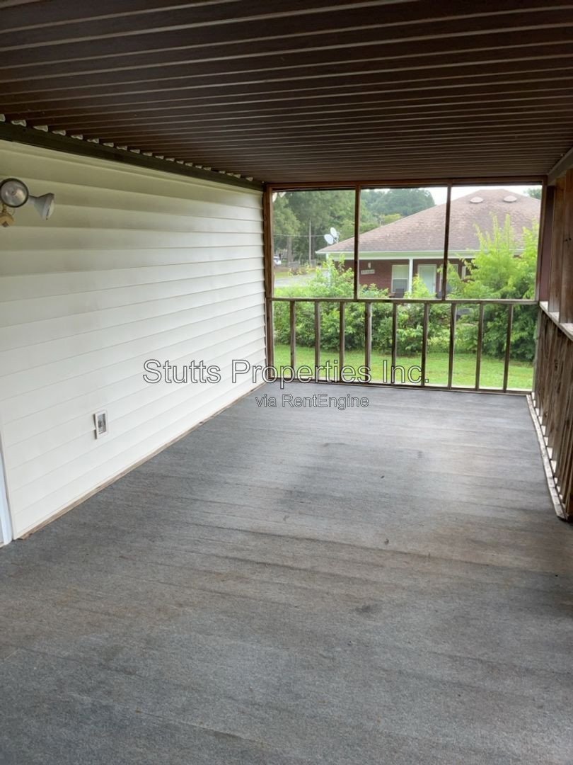 Spacious 4 bedroom 2 bathroom home!!! property image