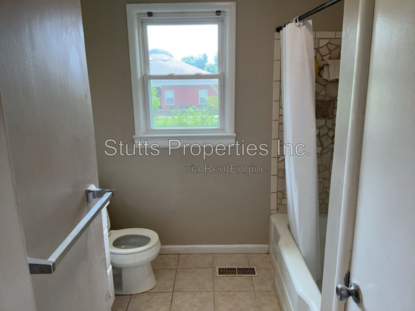 Spacious 4 bedroom 2 bathroom home!!! property image