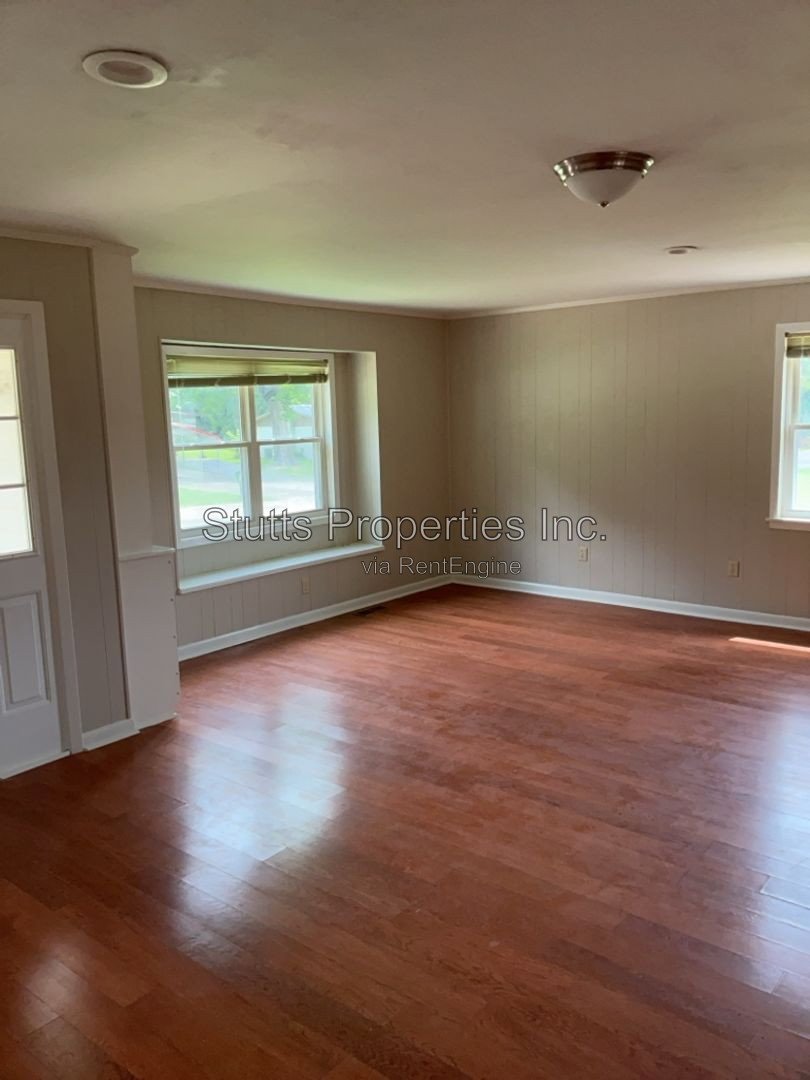 Spacious 4 bedroom 2 bathroom home!!! property image