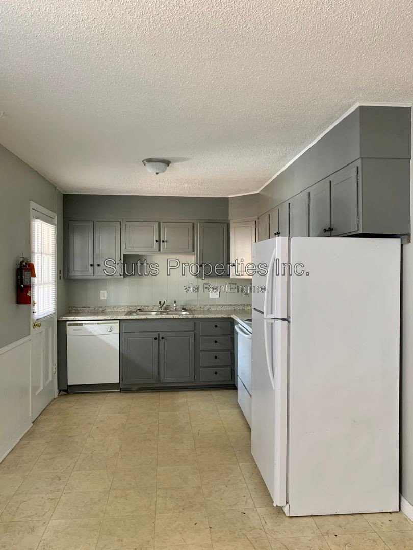 1975 Darby Drive Unit E-7 Florence, AL 35630 (3BD/2BA) property image
